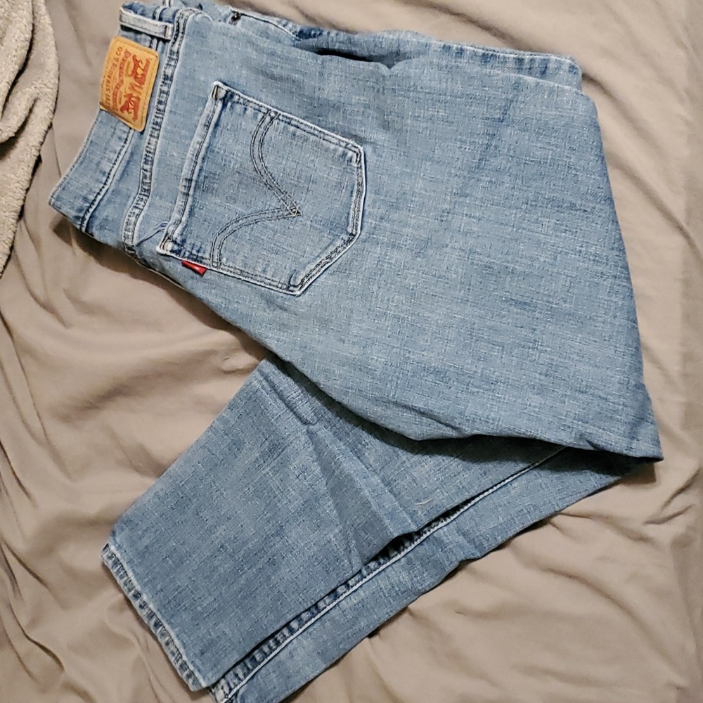 Levi and Strauss, Light blue, jeans at ankles